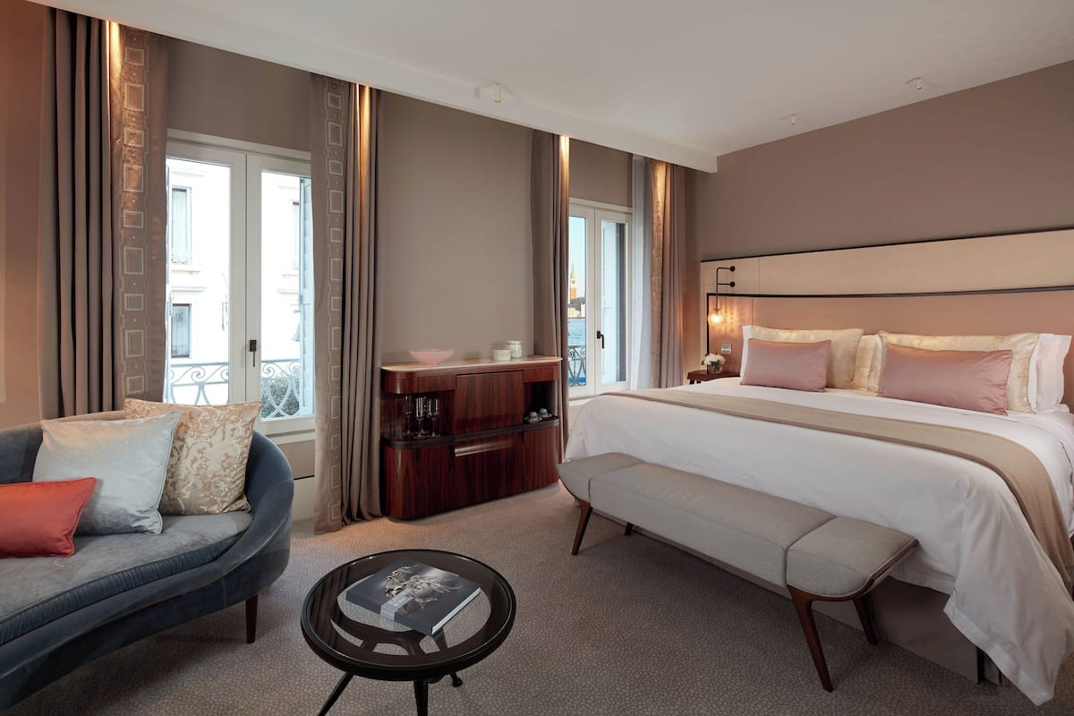 1 bedroom, Frette Italian sheets, premium bedding, down comforters