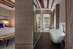 Designer toiletries, hair dryer, bathrobes, slippers - The St. Regis Venice (Venice)