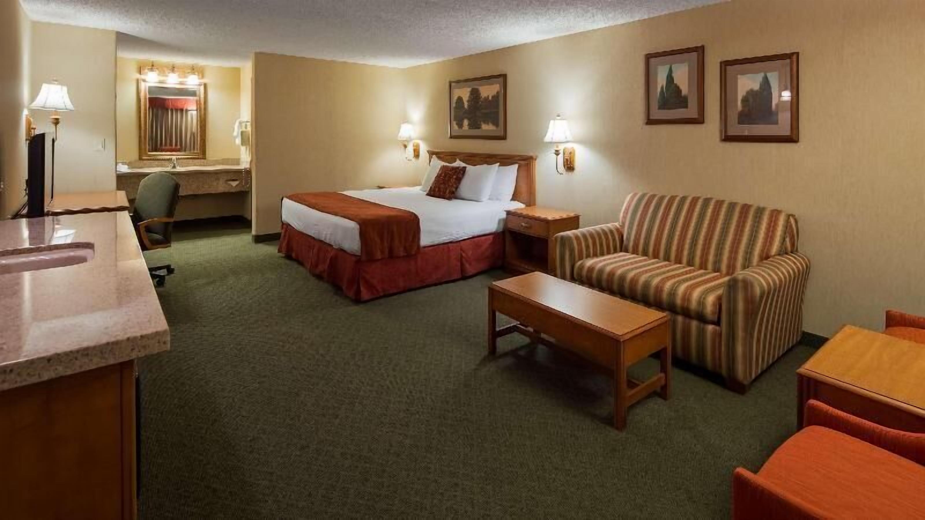 Desk, iron/ironing board, free WiFi, bed sheets