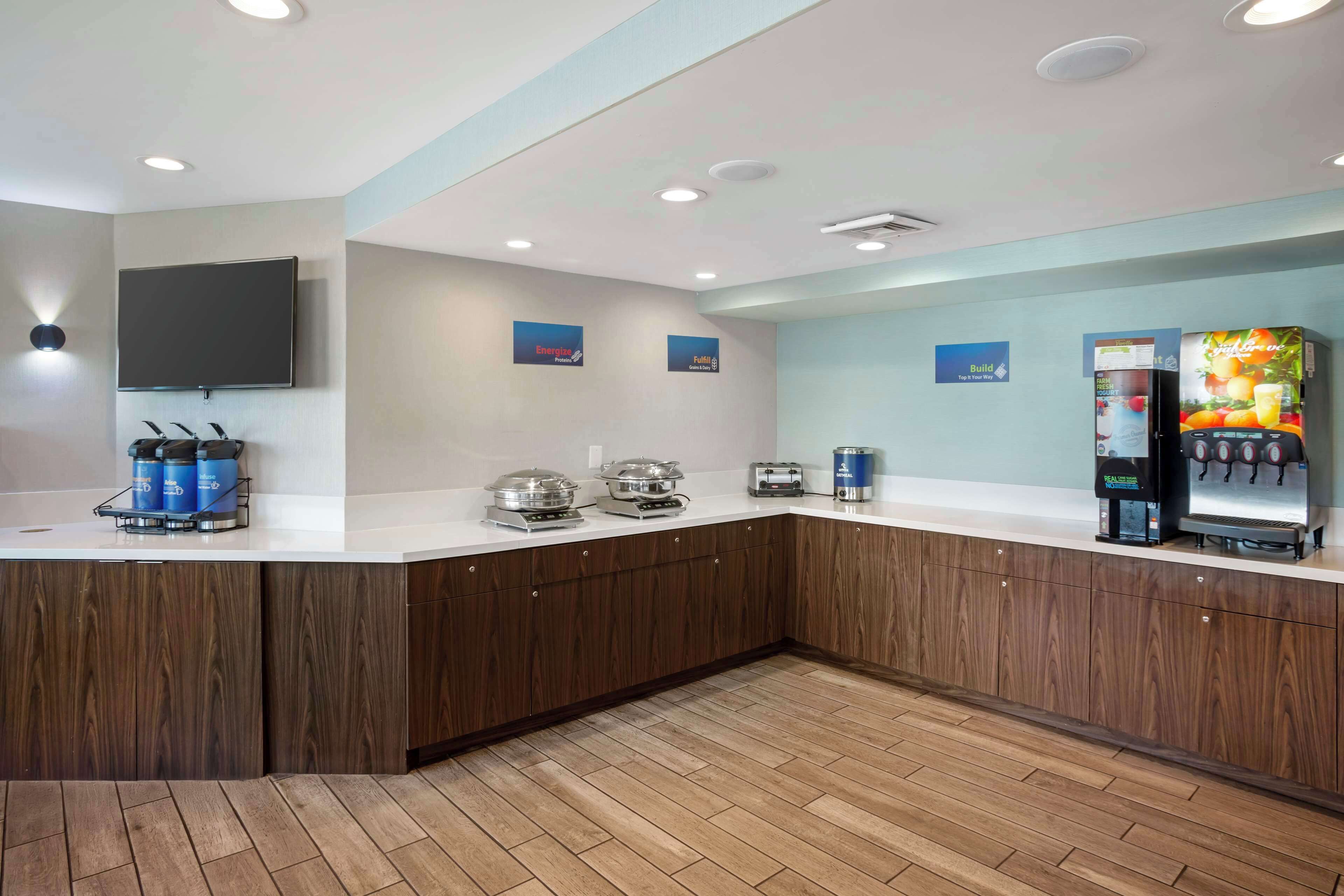 free daily continental breakfast