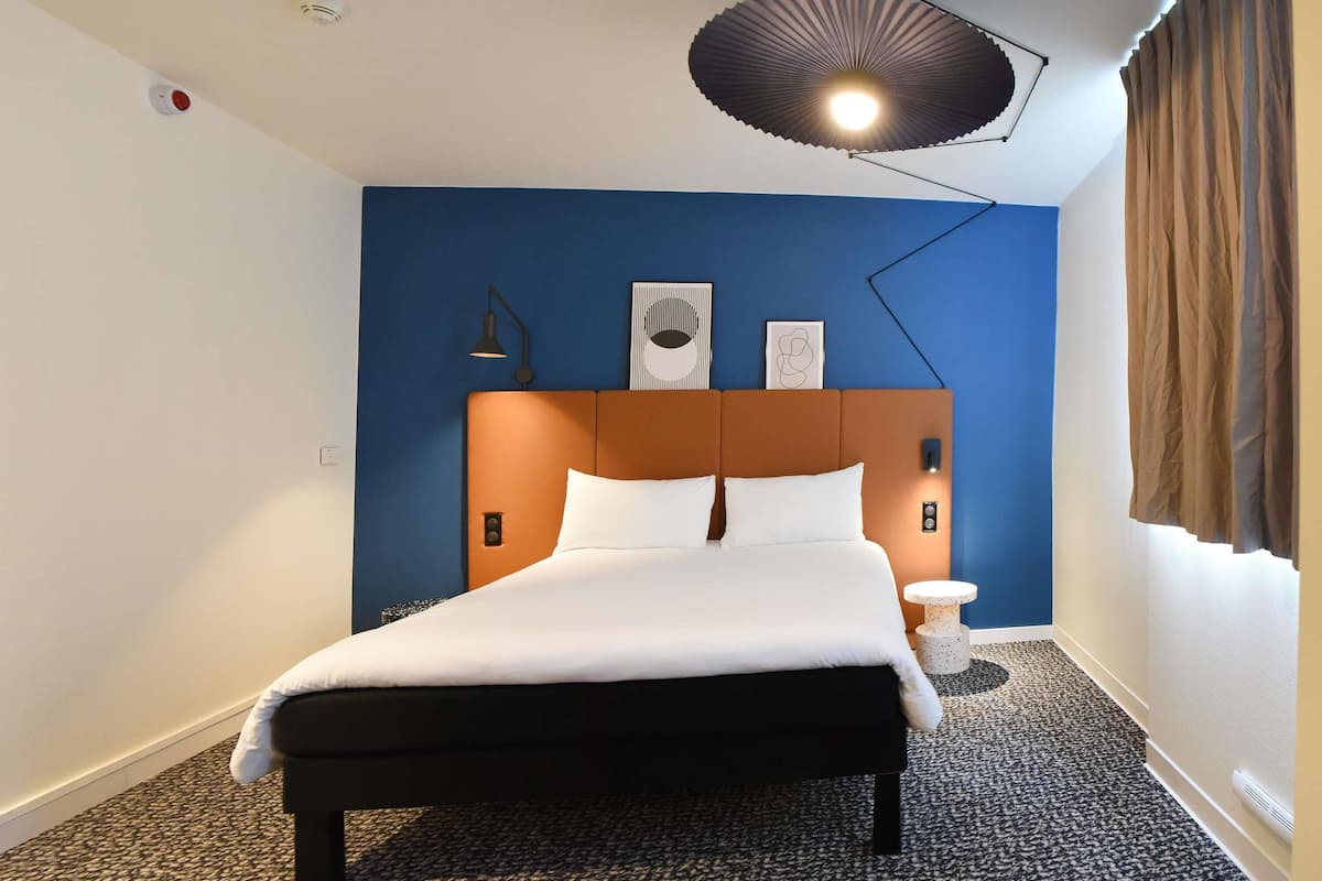 standard room, 1 double bed | premium bedding, desk, blackout curtains, soundproofing