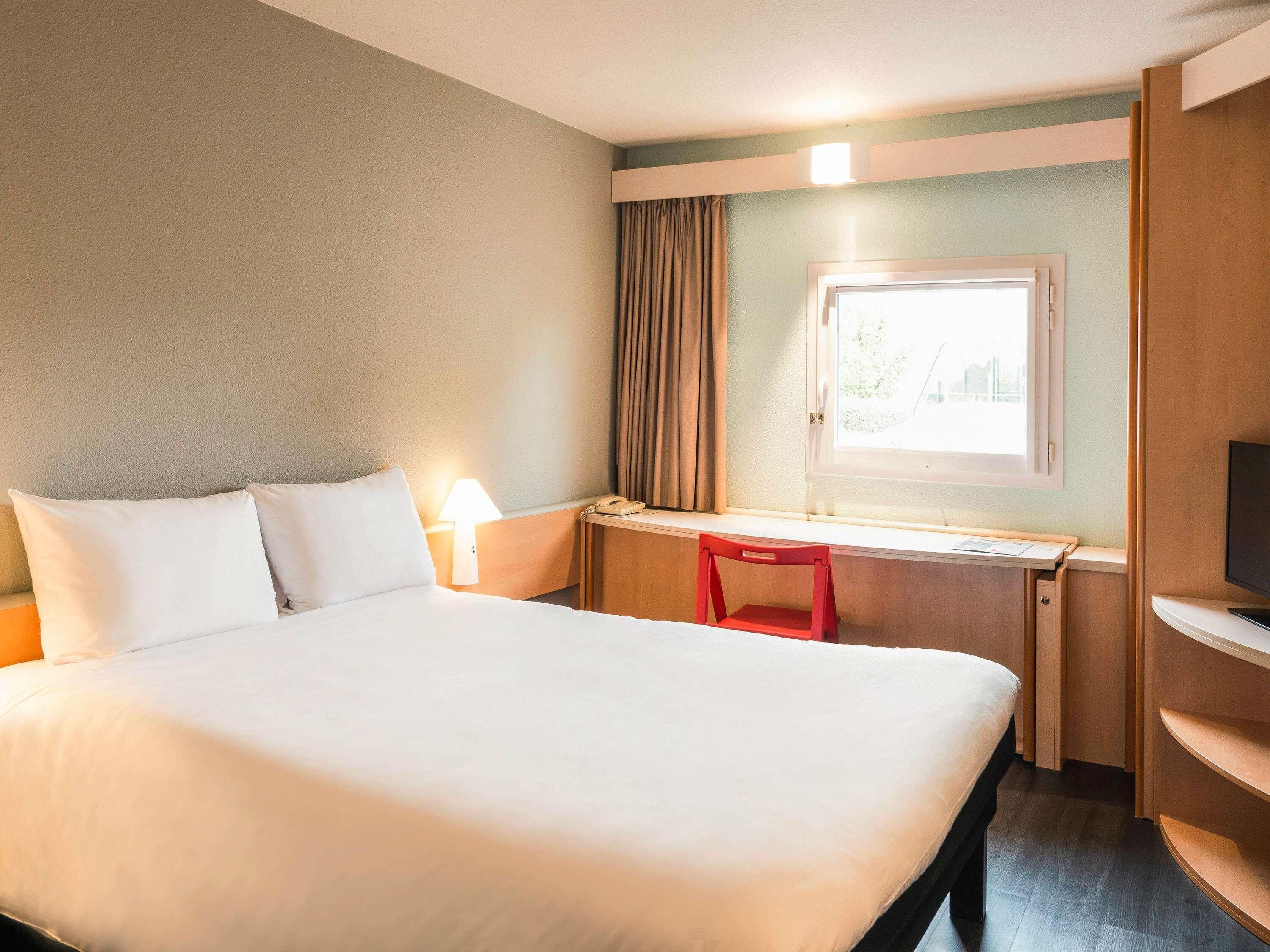 Standard Room, 1 Double Bed | Premium bedding, desk, blackout drapes, soundproofing