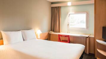 Standard Room, 1 Double Bed | Premium bedding, desk, blackout drapes, soundproofing