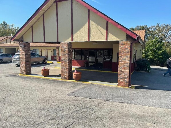 Exterior - Village Inn of Hardy (Hardy)