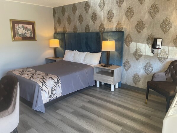 Habitación estándar, 1 cama de matrimonio, no fumadores, frigorífico | Tabla de planchar con plancha, wifi gratis, ropa de cama