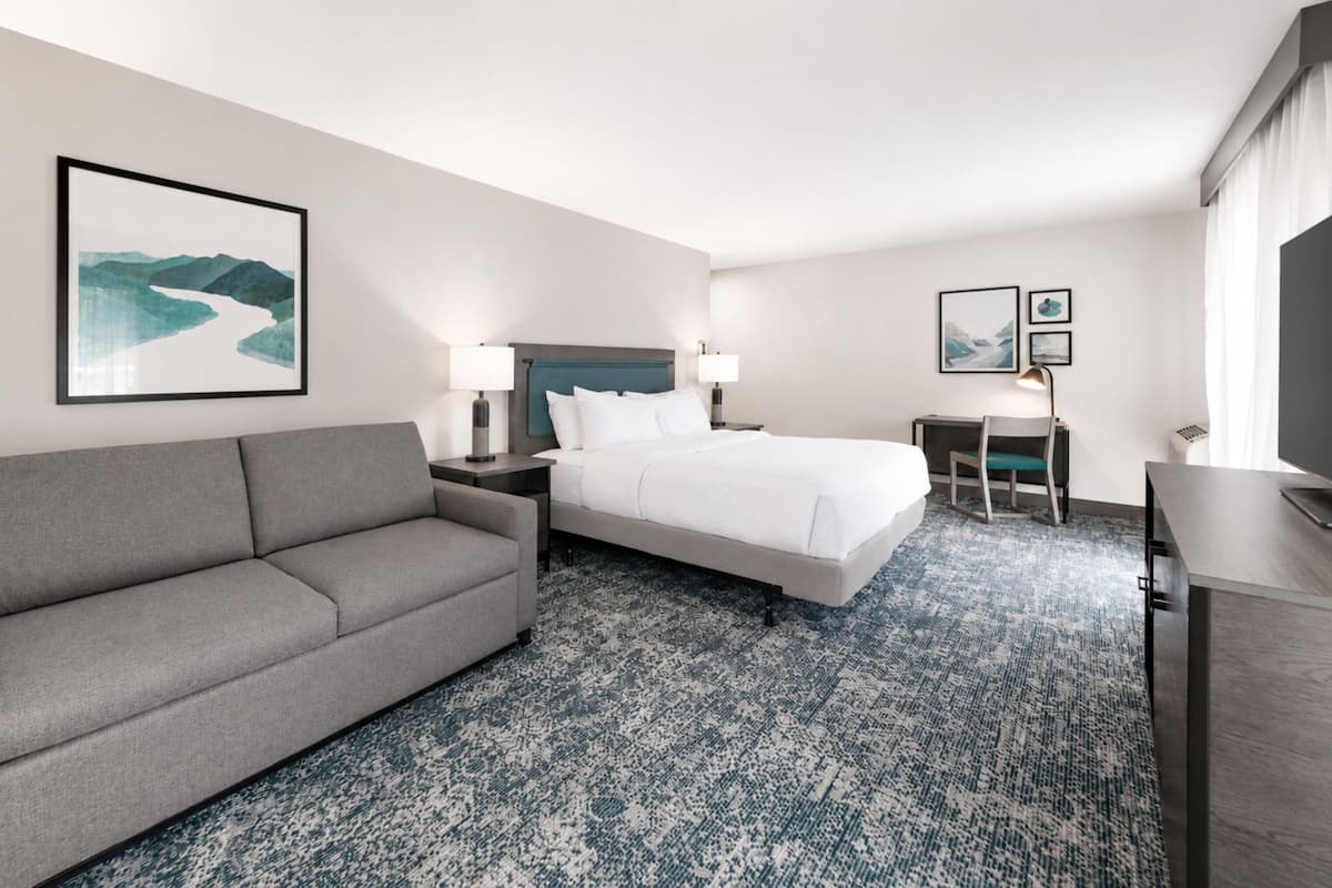Room, 1 Bedroom, Accessible, Bathtub (Mobility & Hearing) | Living area | 37-inch LCD TV with cable channels, TV