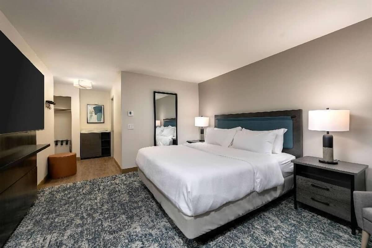 Pillowtop beds, in-room safe, desk, laptop workspace