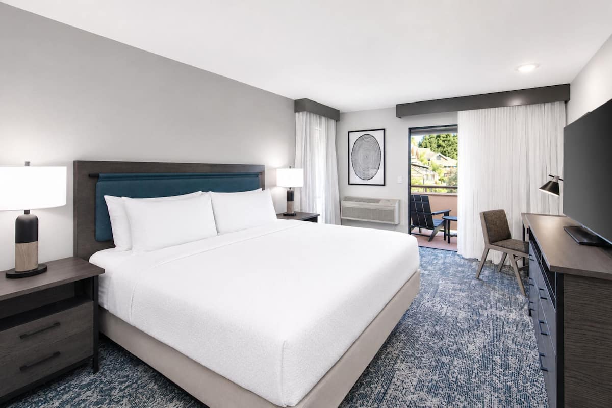 Room, 1 King Bed, Garden View | Pillowtop beds, in-room safe, desk, laptop workspace