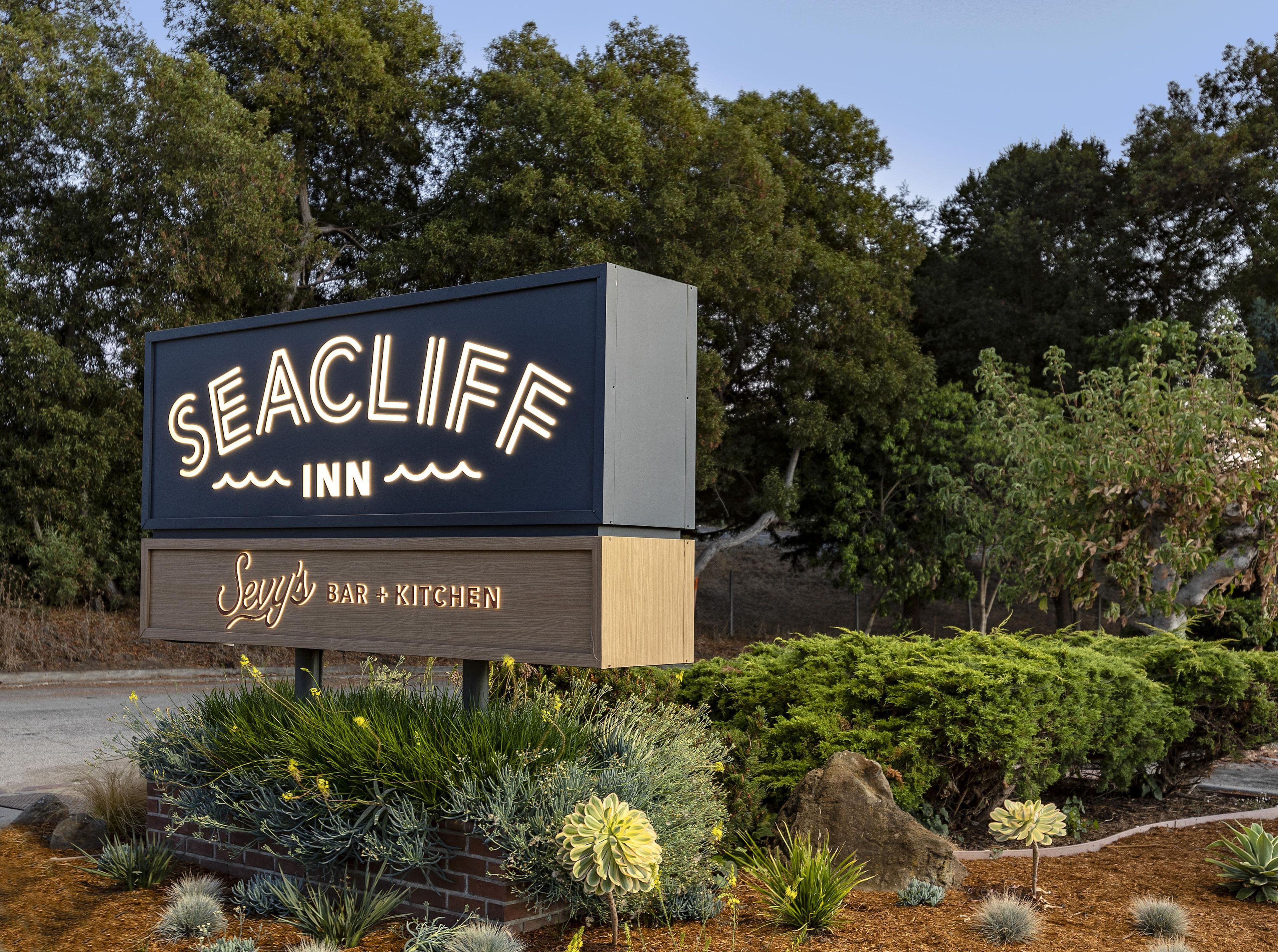 A sign for Seacliff Inn with a bar and kitchen below.