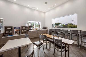 Desayuno continental incluido todos los días 