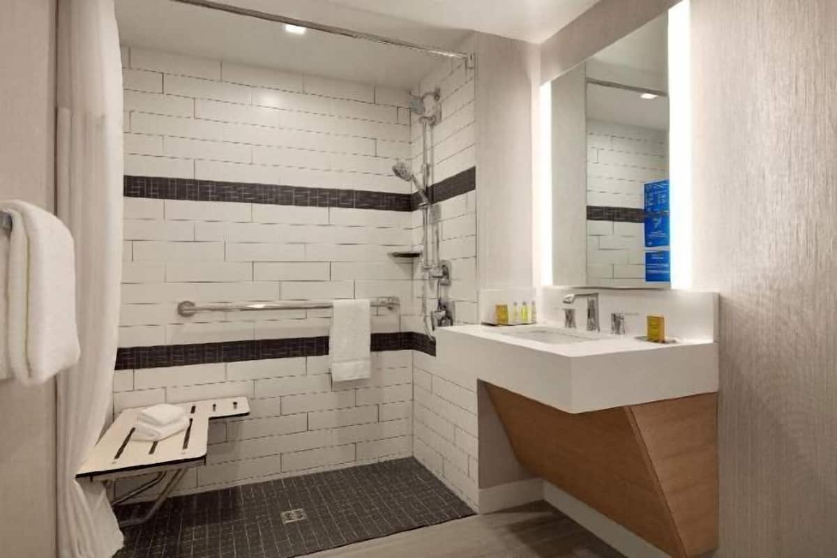 Bathroom | Free toiletries, hair dryer, towels, soap