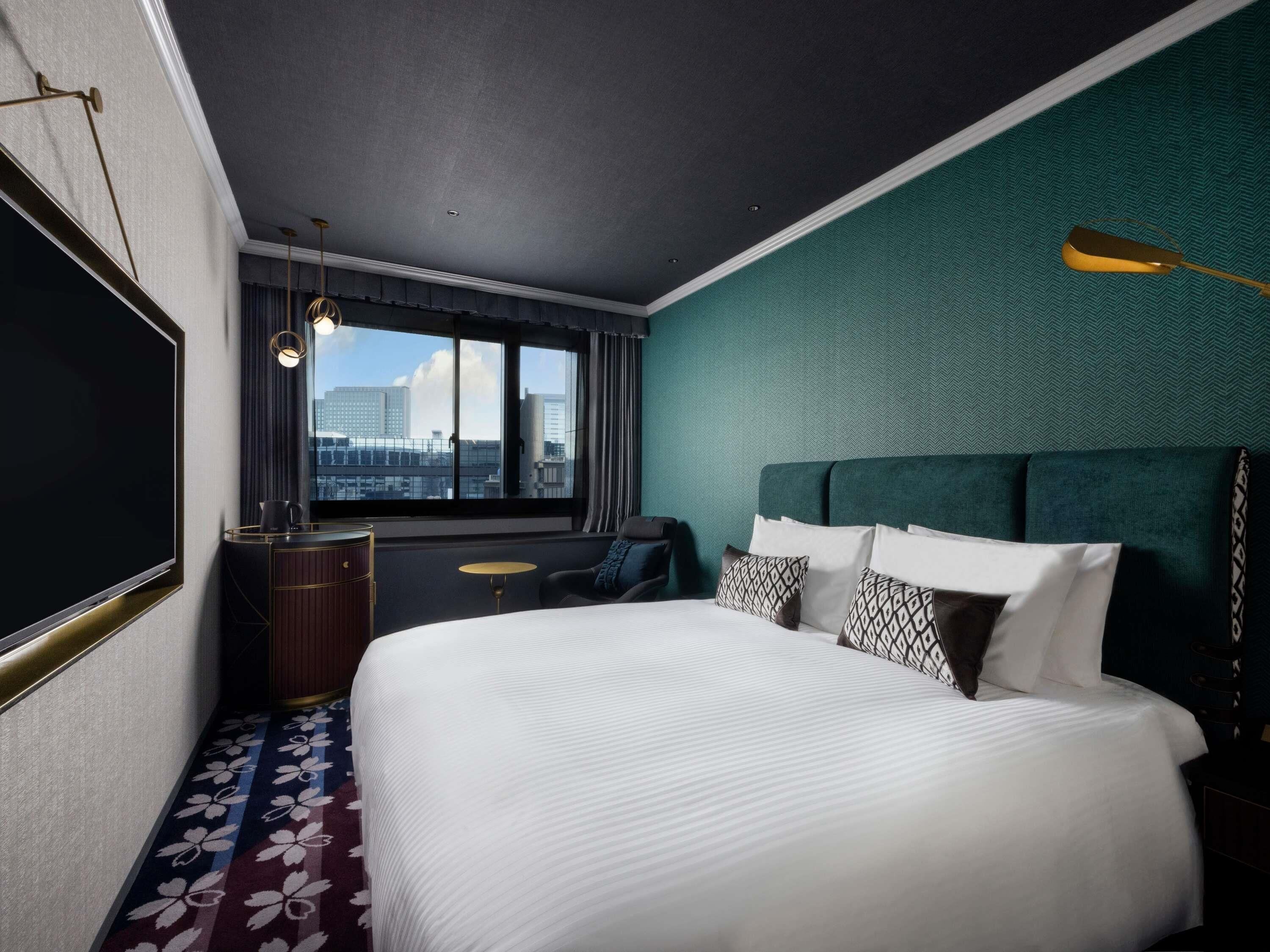 Superior Room with 1 King Size Bed, Non Smoking | 1 bedroom, in-room safe, iron/ironing board, free WiFi