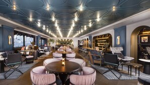 A modern hotel lobby with a central seating area, large windows, and a city view. - Mercure Tokyo Hibiya (Tokyo)