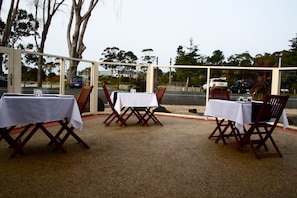 Breakfast and dinner served, sea views
