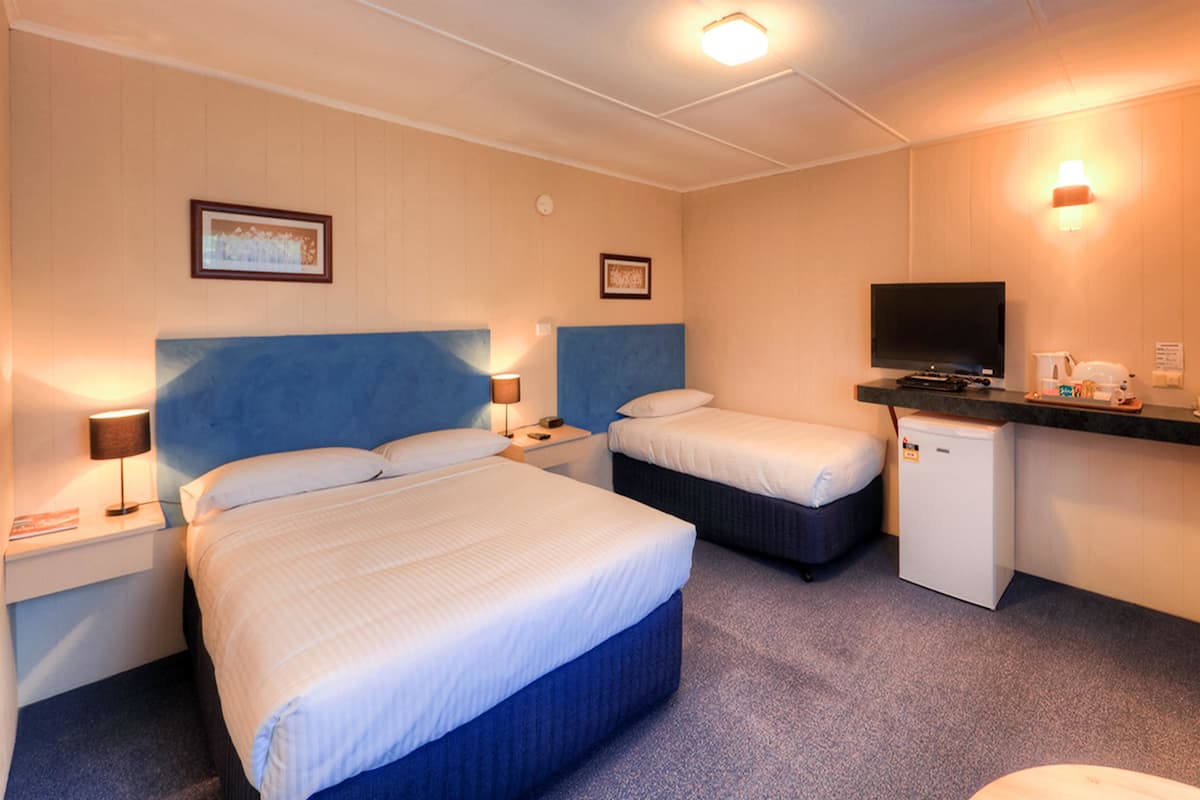 Premium bedding, down duvets, minibar, in-room safe