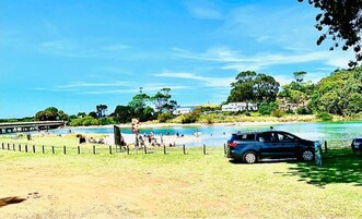 Breakfast and dinner served, ocean views 