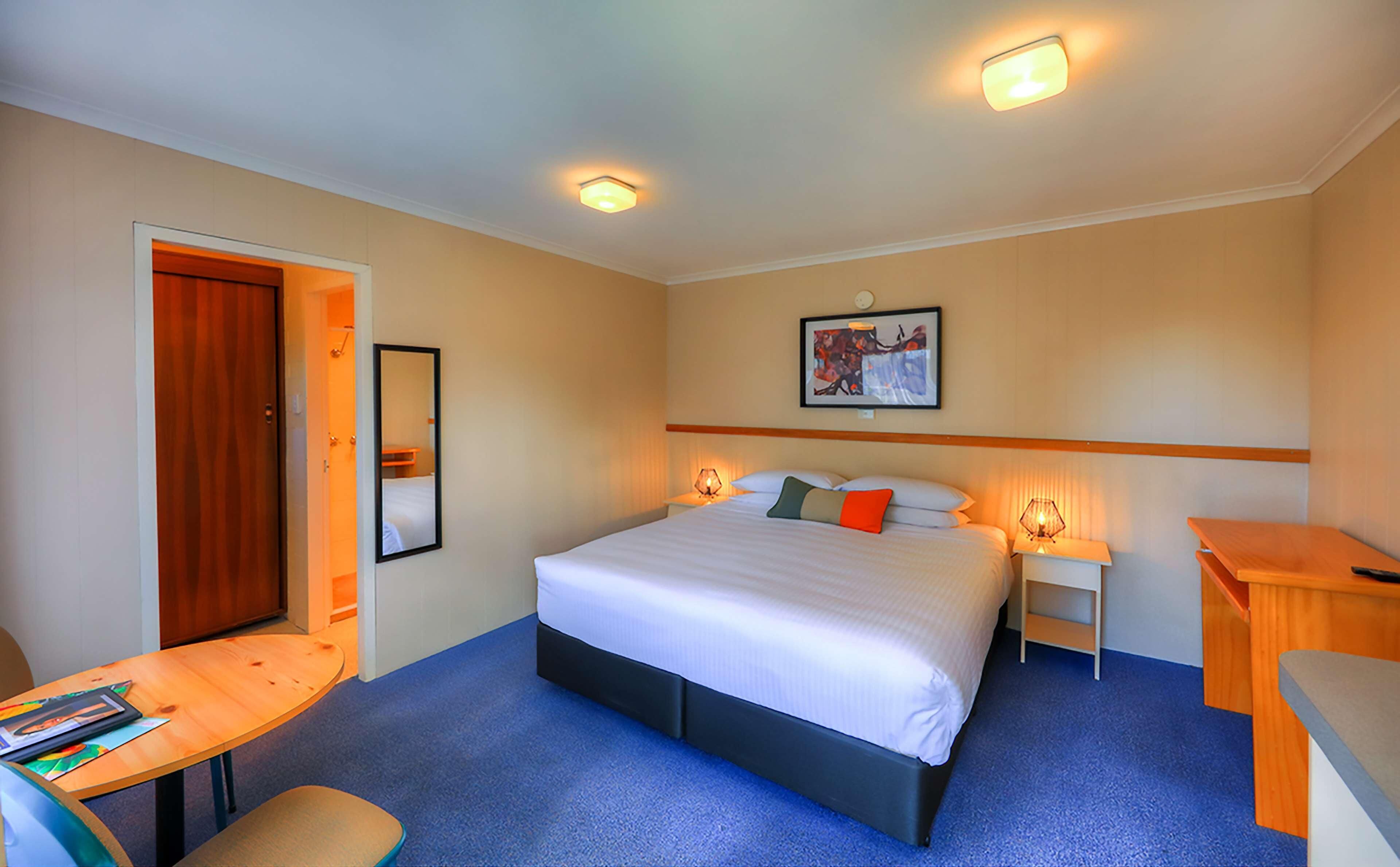 Premium bedding, down comforters, minibar, in-room safe