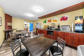 Free daily on-the-go breakfast  - Quality Inn - Denton (Denton)