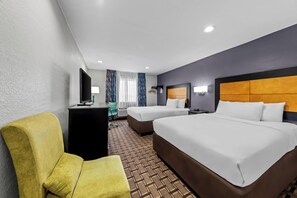 Desk, blackout curtains, iron/ironing board, free WiFi - Quality Inn - Denton (Denton)