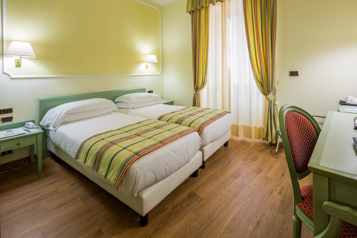 Kuştüyü yorgan, minibar, odada kasa, ayrı ayrı döşenmiş