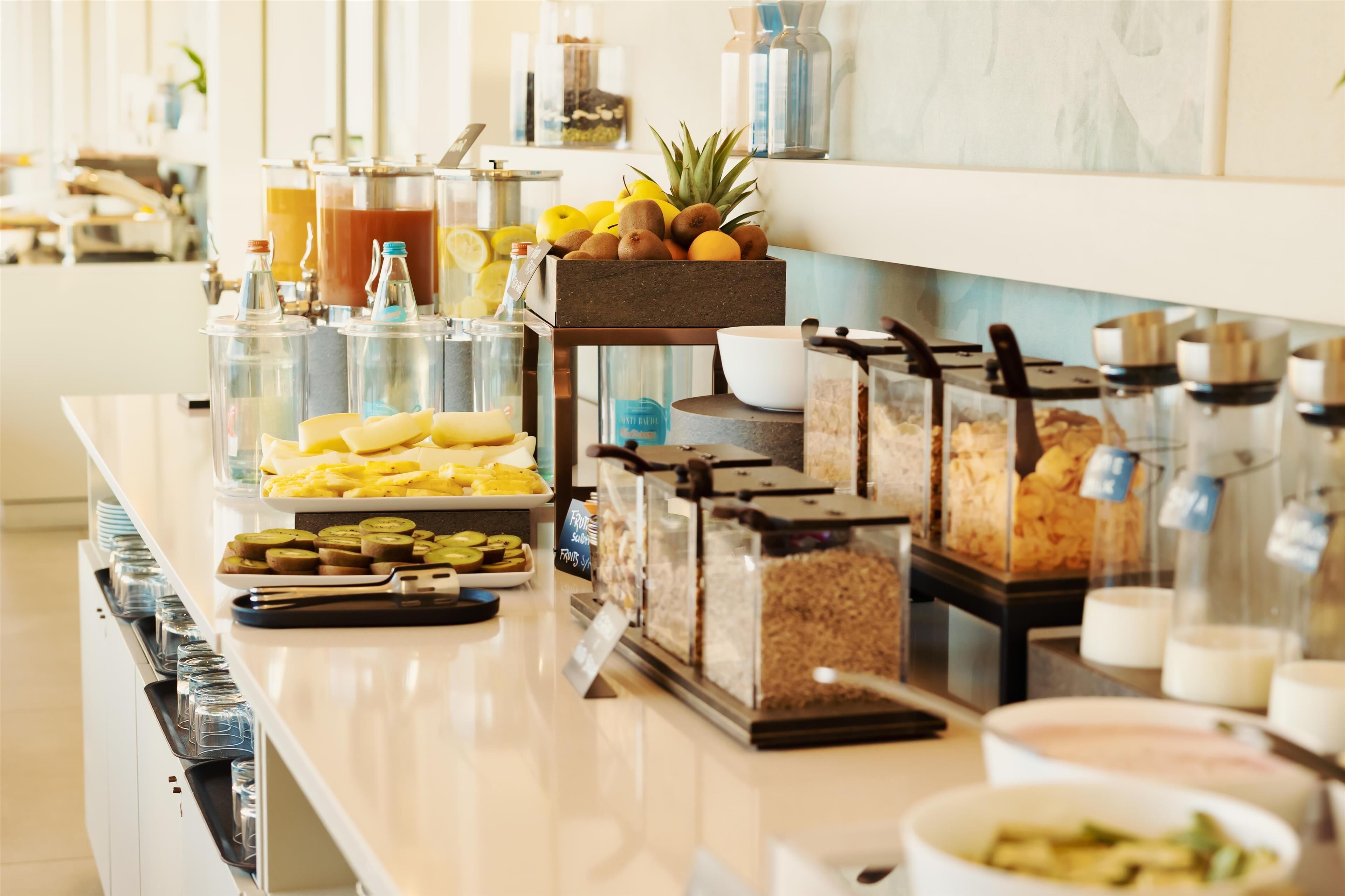 Petit déjeuner continental (15 EUR par personne)