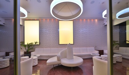 Lobby lounge