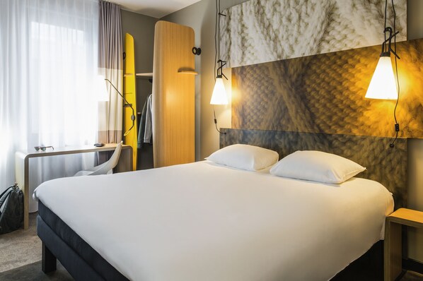 Desk, blackout curtains, free WiFi, bed sheets