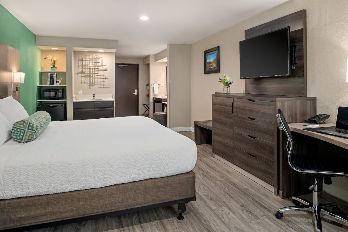 In-room safe, individually decorated, individually furnished, desk