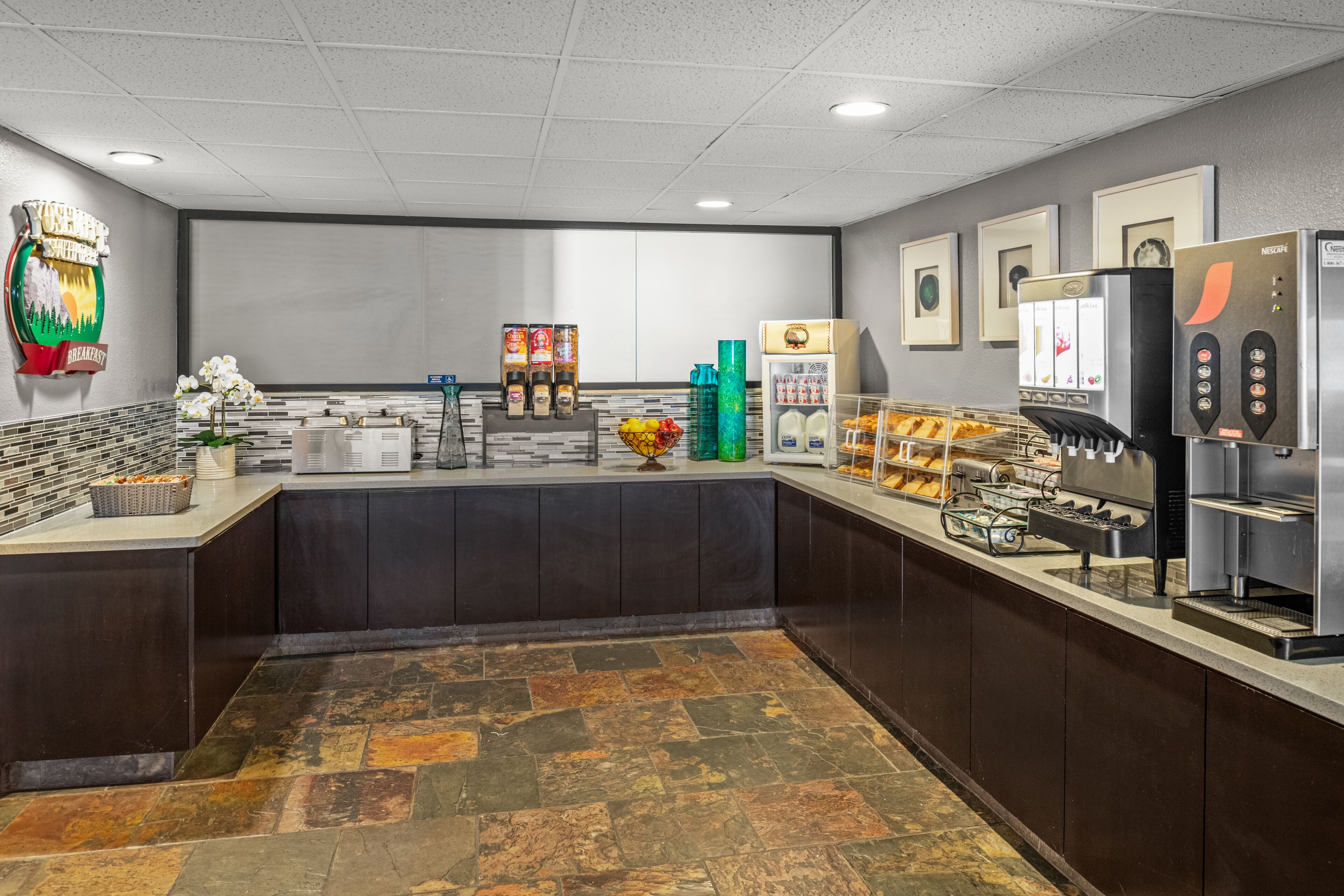 free daily continental breakfast