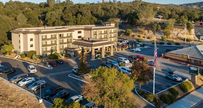 Yosemite Southgate Hotel & Suites