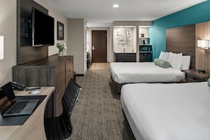 Family Suite, 2 Queen Beds | Microwave - Yosemite Southgate Hotel & Suites (Oakhurst)