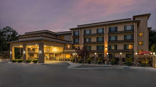 Yosemite Southgate Hotel & Suites