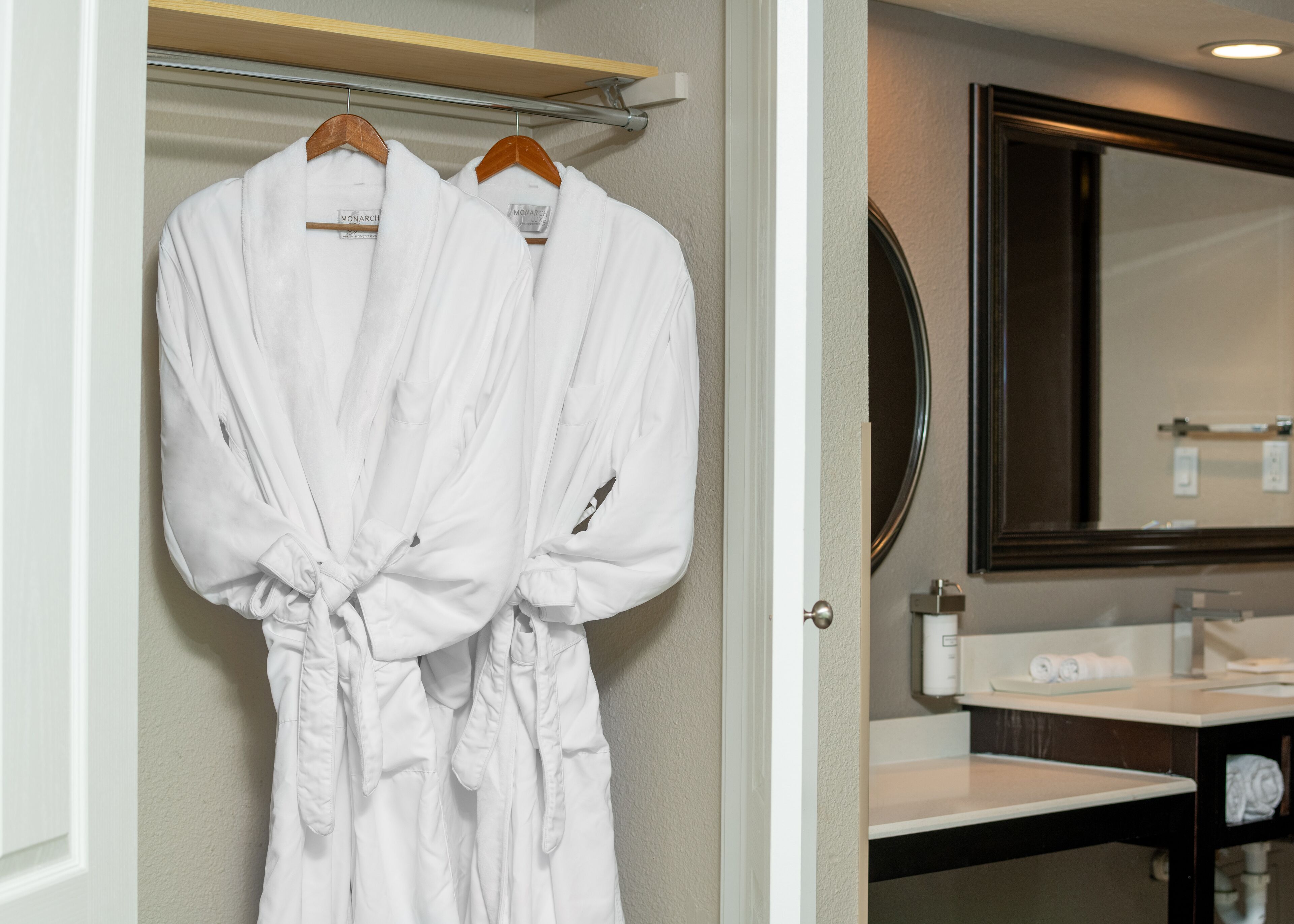 suite, 1 king bed with sofa bed, balcony | room amenity