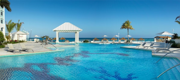 7 outdoor pools, pool umbrellas, sun loungers