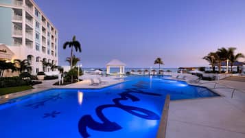 7 outdoor pools, pool umbrellas, pool loungers