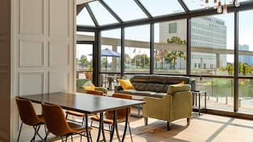 Déjeuner complet servi tous les jours en supplément