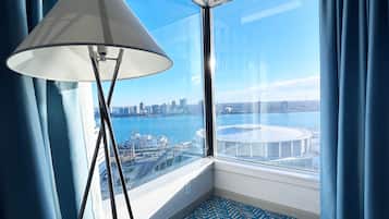 Suite, 1 Schlafzimmer, Nichtraucher (Master,Riverfront) | Zimmersafe, Schreibtisch, laptopgeeigneter Arbeitsplatz