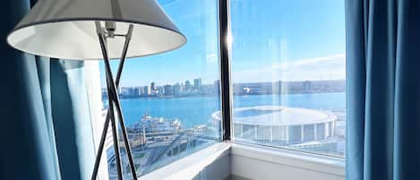 Suite, 1 Bedroom, Non Smoking (Master,Riverfront) | Premium bedding, in-room safe, desk, laptop workspace
