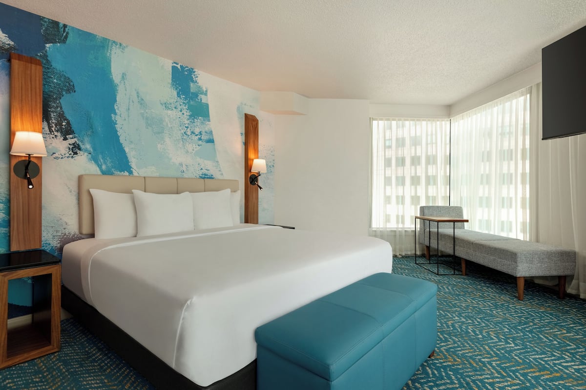 Premium bedding, in-room safe, desk, laptop workspace
