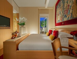 华丽客房, 露台 (Richard Meier Executive) | 迷你吧、客房内保险箱、办公桌、遮光窗帘