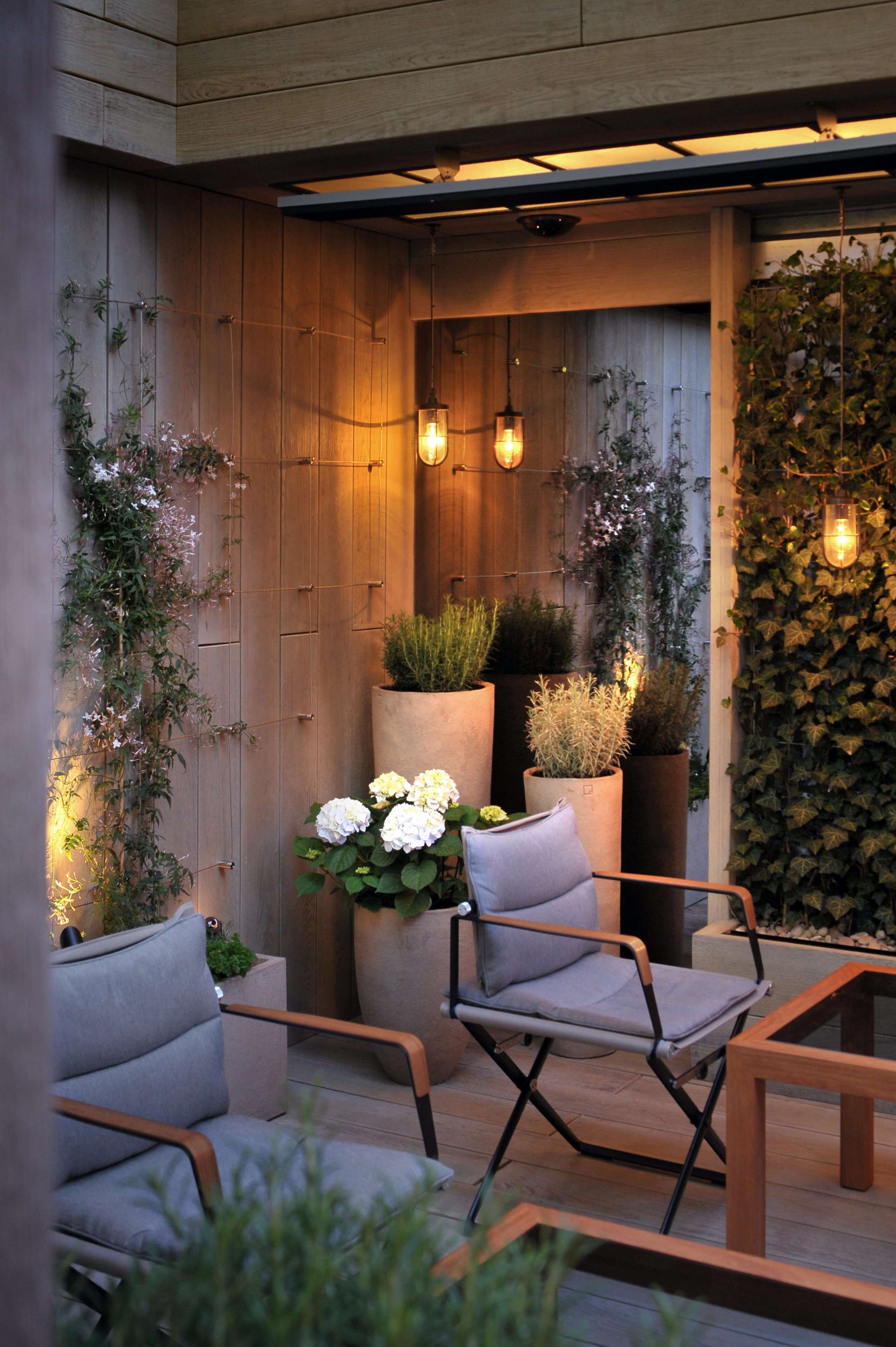 breakfast, lunch, dinner served; italian cuisine