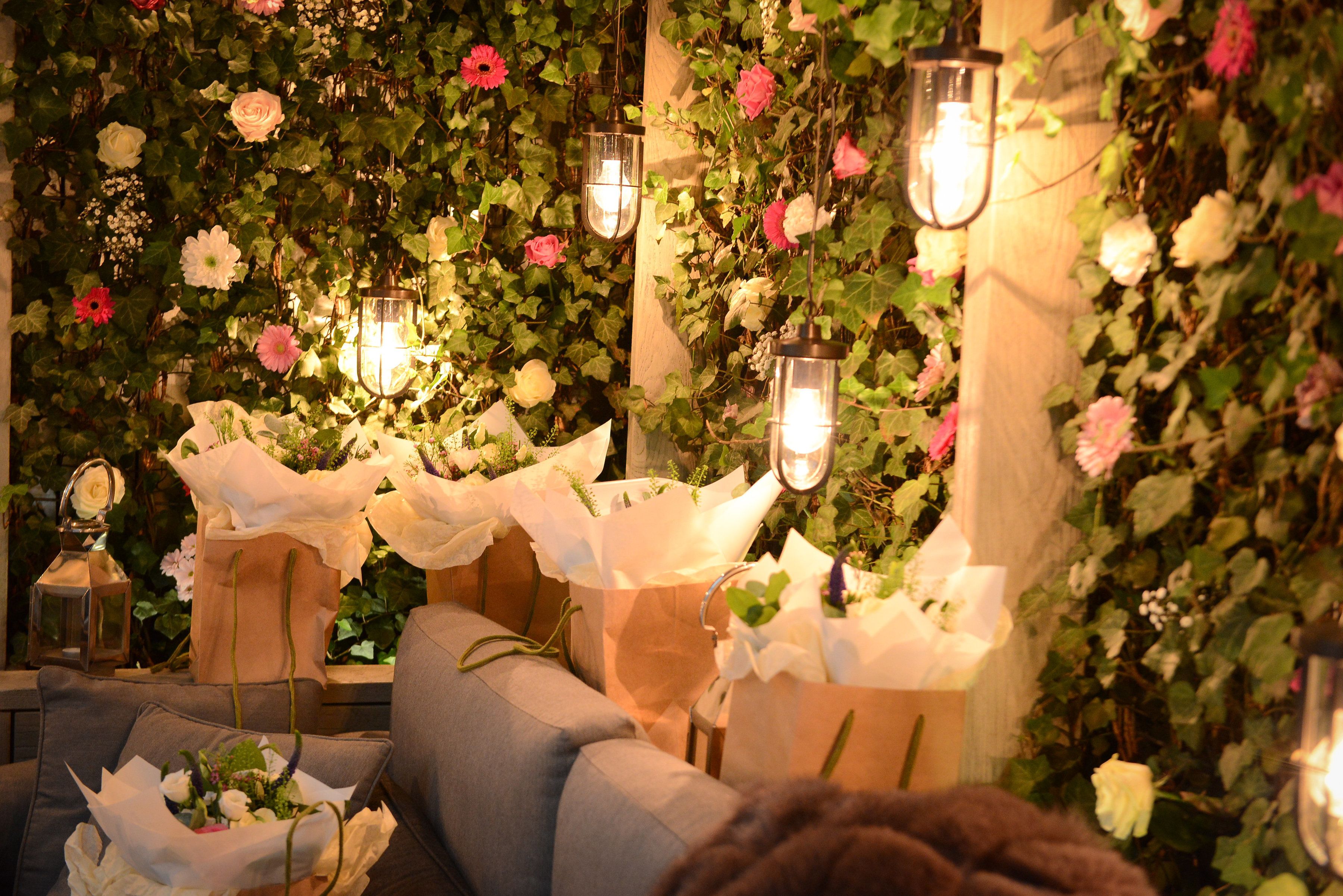 breakfast, lunch, dinner served; italian cuisine