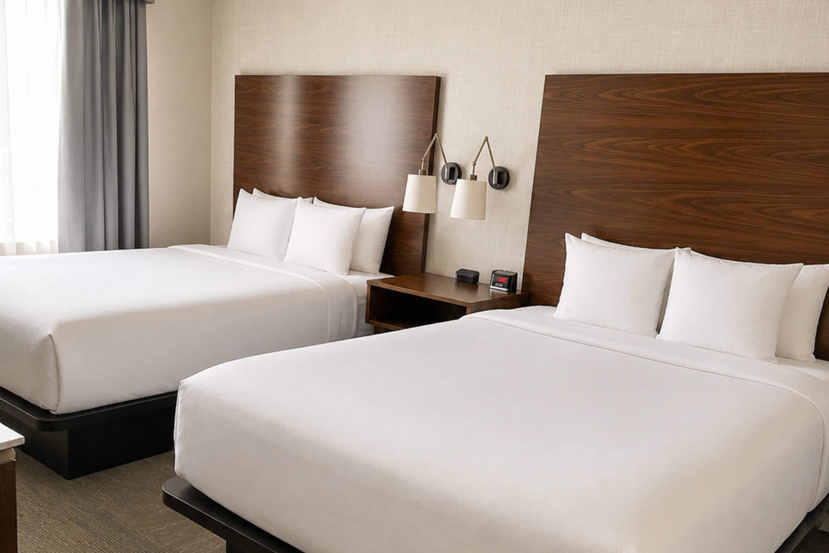 Suite, 2 camas Queen size, para no fumadores | Ropa de cama de alta calidad, camas con pillow-top y escritorio 