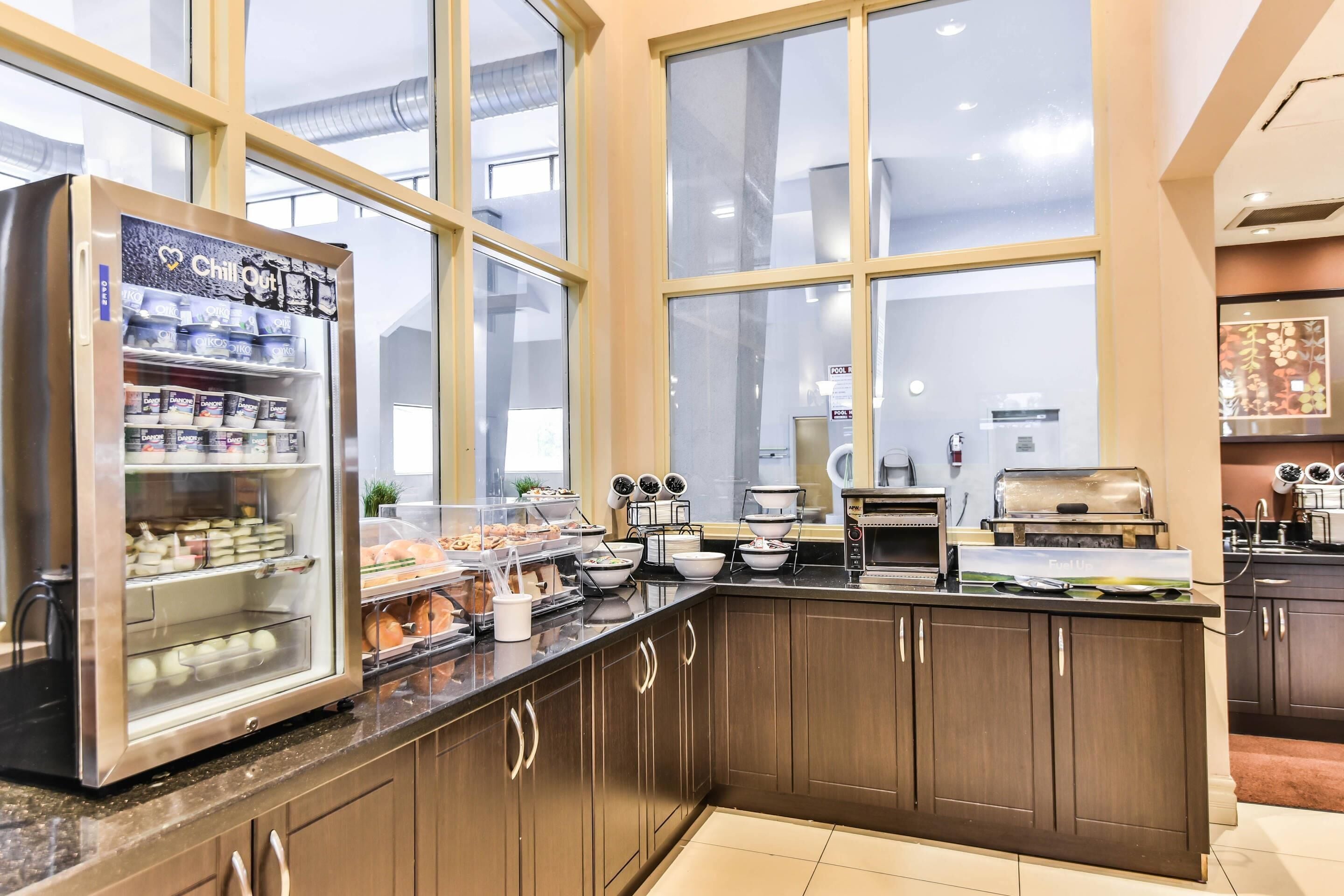 Café da manhã com buffet grátis todos os dias