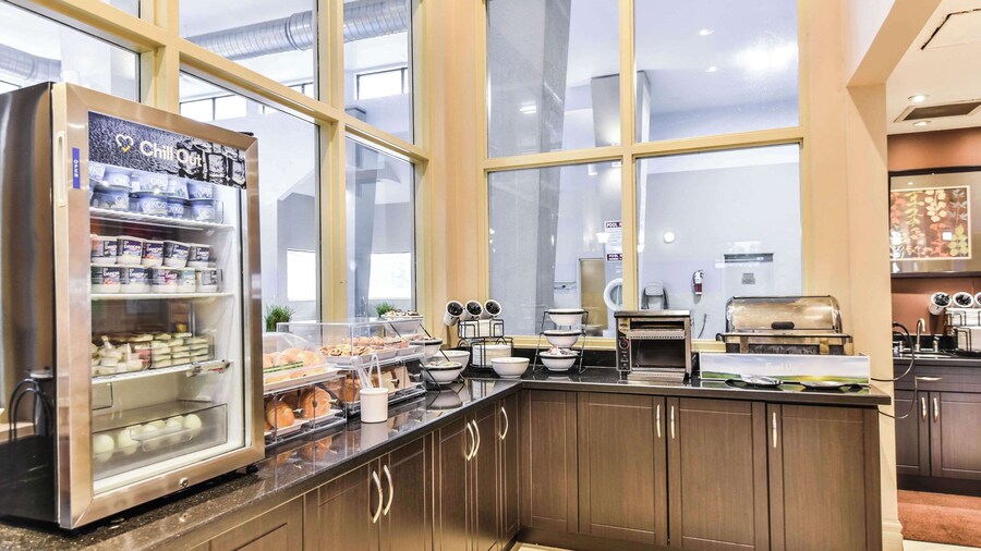 Comfort Inn & Suites Ambassador Bridge