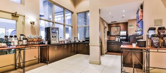 Comfort Inn & Suites Ambassador Bridge