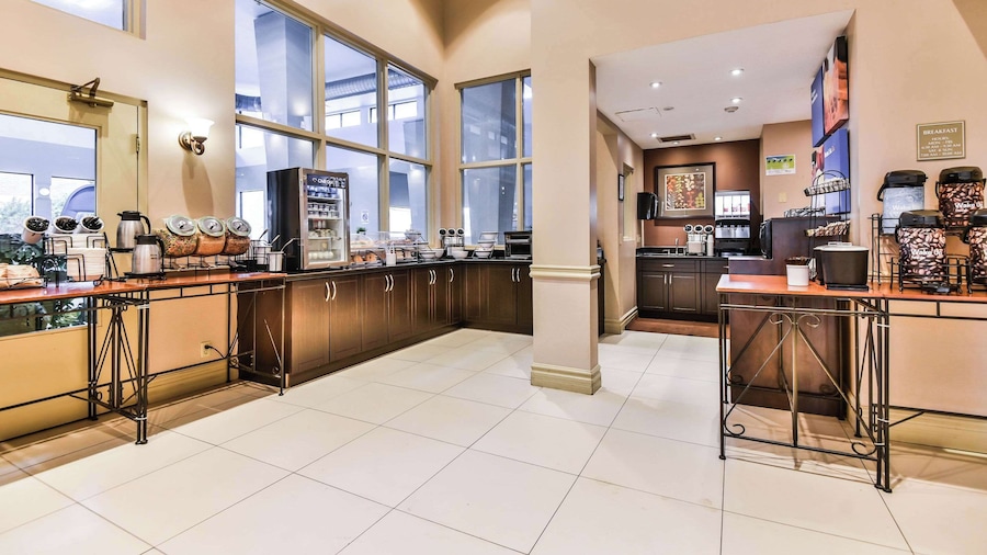 Comfort Inn & Suites Ambassador Bridge