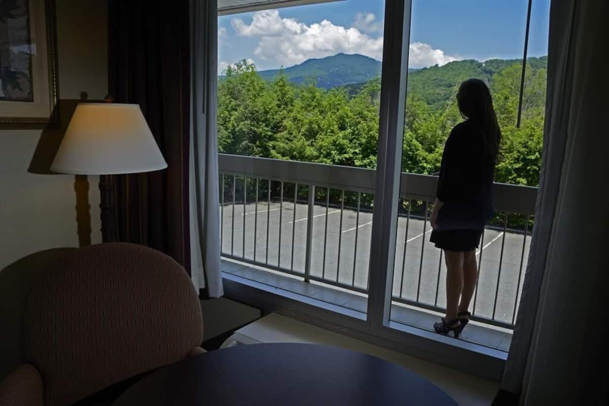 1 bedroom, pillow-top beds, in-room safe, laptop workspace