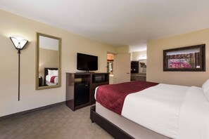 Pillow-top beds, in-room safe, laptop workspace, iron/ironing board - The Lodge at Banner Elk (Banner Elk)