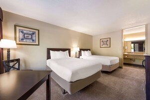 Standard Double Room | 1 bedroom, pillowtop beds, in-room safe, laptop workspace
